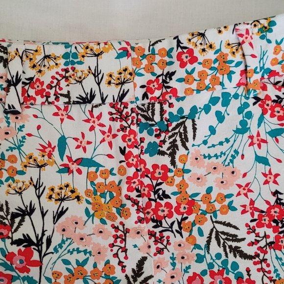 NY and C Floral stretch  pants - Picture 4 of 9